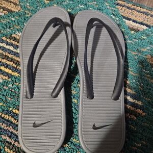 Nike Gray and Black Flip Flops NWOT